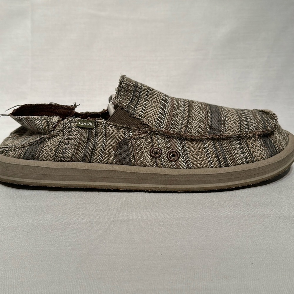 Sanuk sidewalk surfer